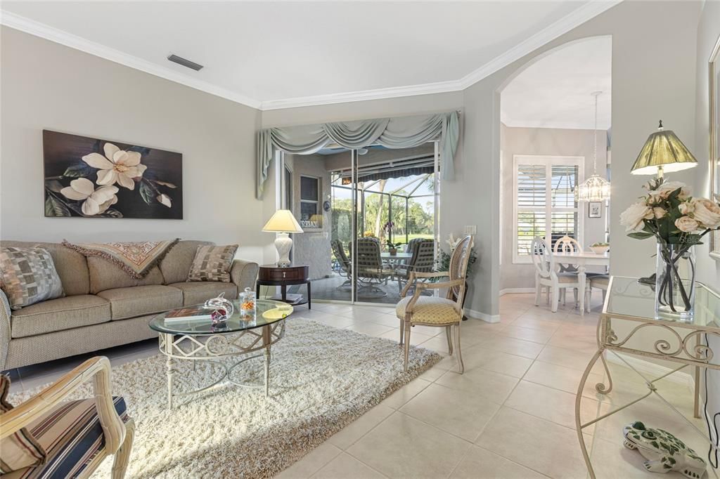 Activo con contrato: $685,000 (3 camas, 3 baños, 2404 Pies cuadrados)