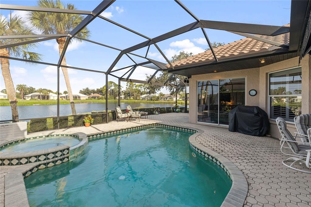 Activo con contrato: $685,000 (3 camas, 3 baños, 2404 Pies cuadrados)