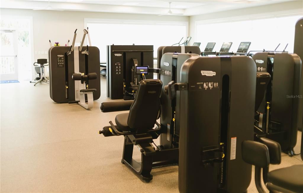 Activo con contrato: $685,000 (3 camas, 3 baños, 2404 Pies cuadrados)