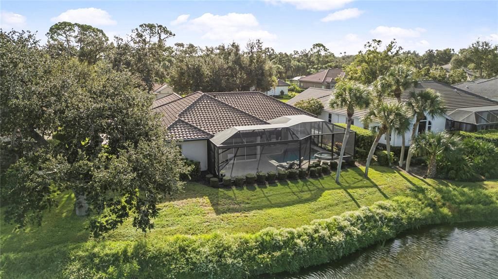 Activo con contrato: $685,000 (3 camas, 3 baños, 2404 Pies cuadrados)