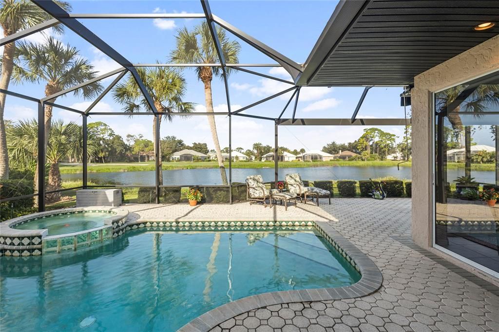 Activo con contrato: $685,000 (3 camas, 3 baños, 2404 Pies cuadrados)