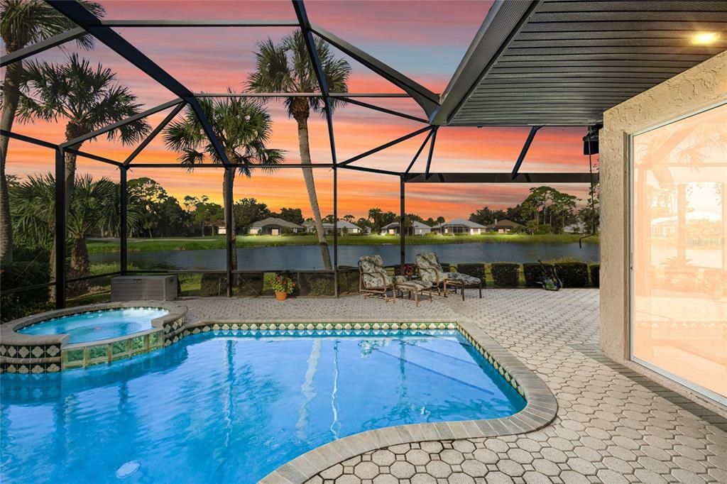 Activo con contrato: $685,000 (3 camas, 3 baños, 2404 Pies cuadrados)