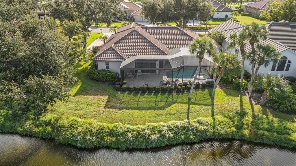 Activo con contrato: $685,000 (3 camas, 3 baños, 2404 Pies cuadrados)