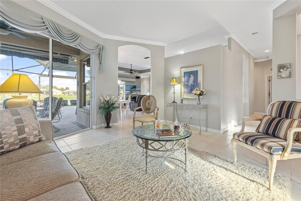 Activo con contrato: $685,000 (3 camas, 3 baños, 2404 Pies cuadrados)