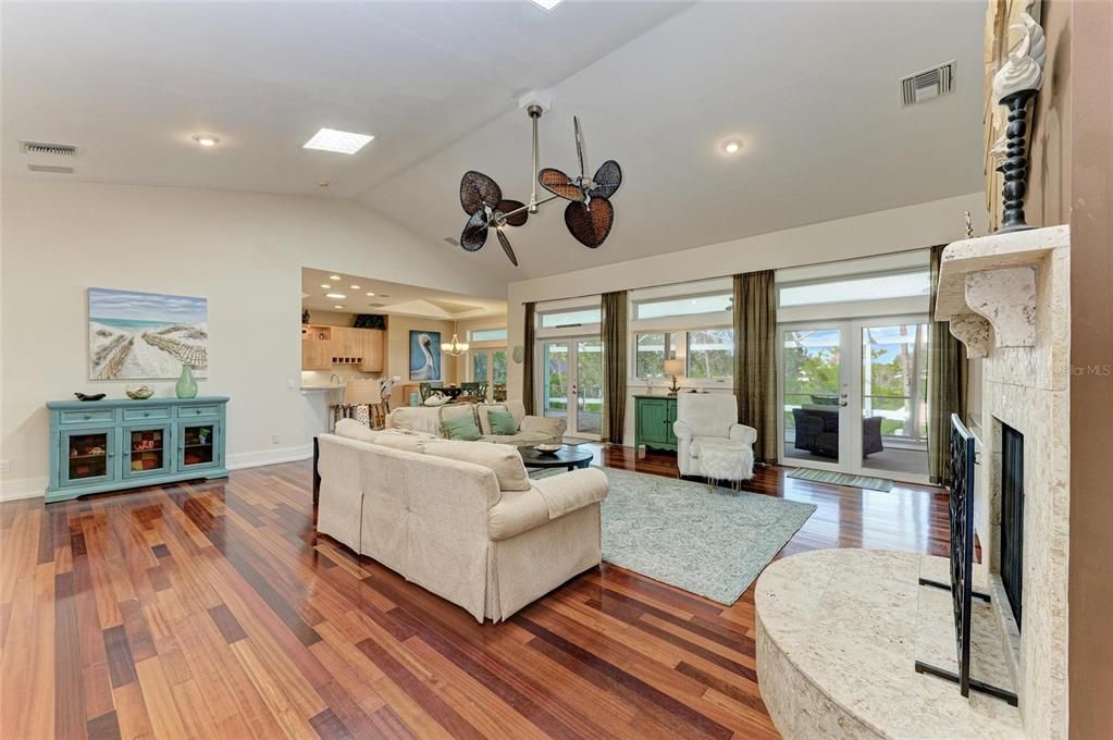 待售: $2,275,000 (5 贝兹, 4 浴室, 4642 平方英尺)