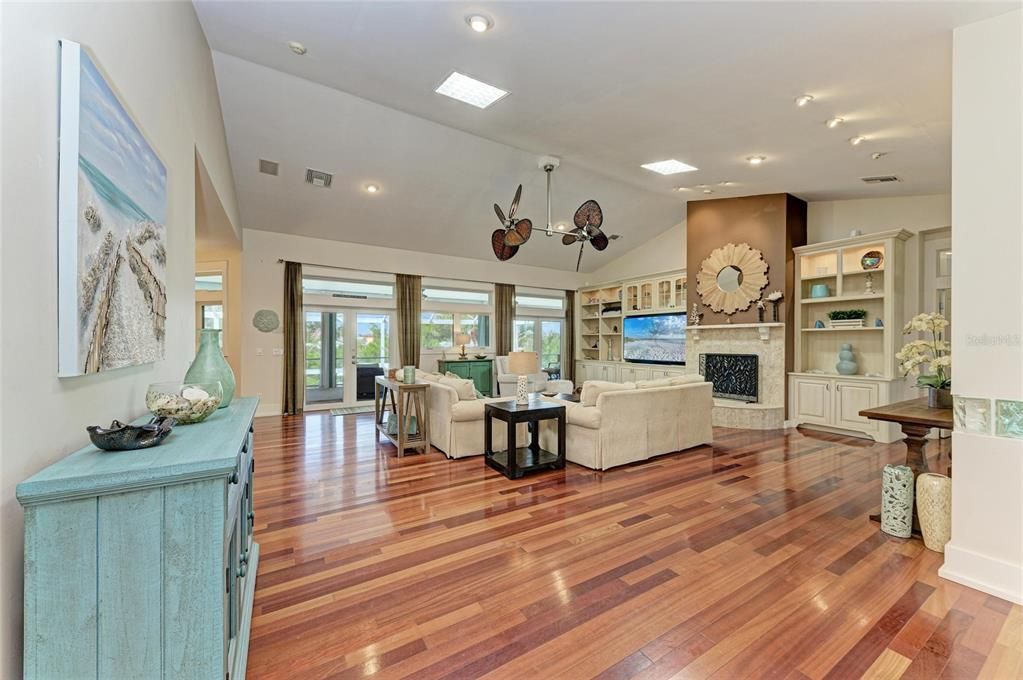 待售: $2,275,000 (5 贝兹, 4 浴室, 4642 平方英尺)