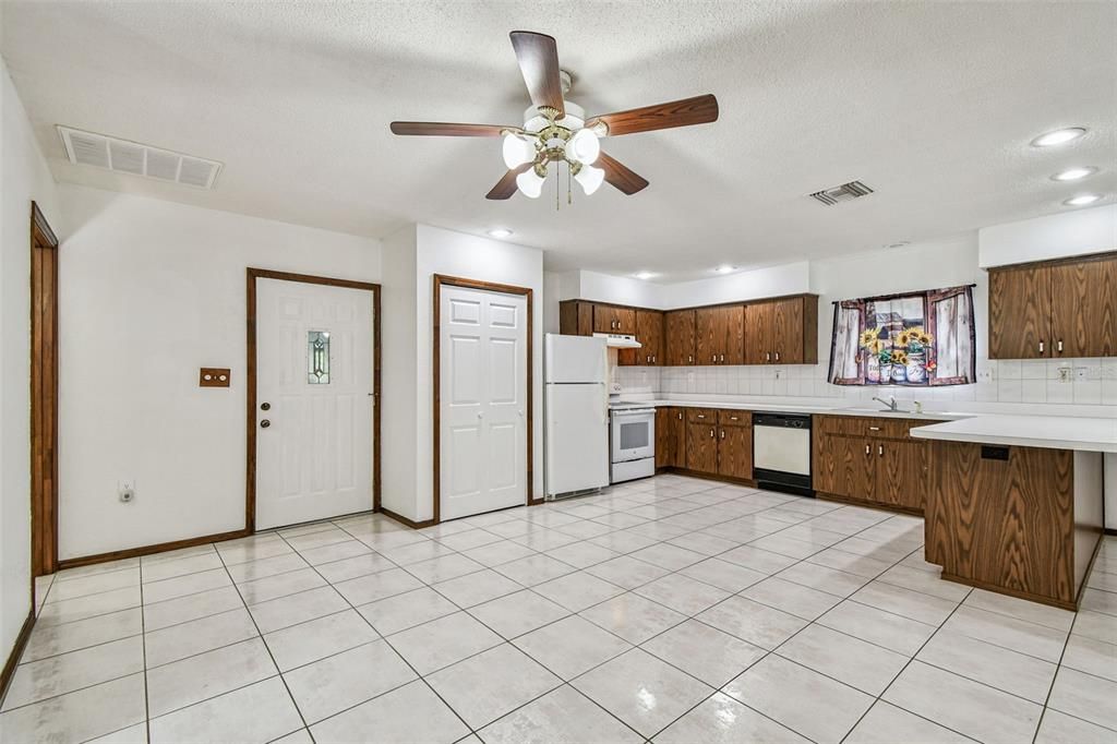 En Venta: $535,000 (5 camas, 5 baños, 3876 Pies cuadrados)