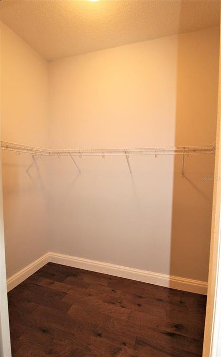 出租: $3,200 (4 贝兹, 2 浴室, 2308 平方英尺)