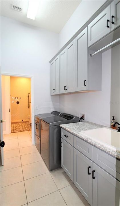 出租: $3,200 (4 贝兹, 2 浴室, 2308 平方英尺)