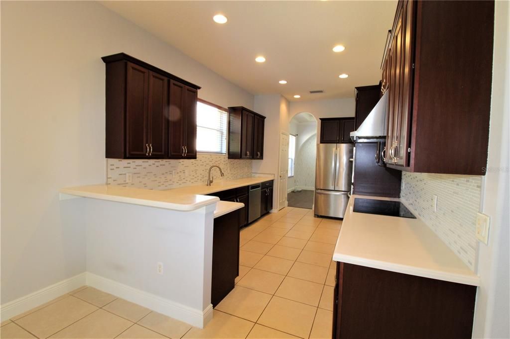 出租: $3,200 (4 贝兹, 2 浴室, 2308 平方英尺)