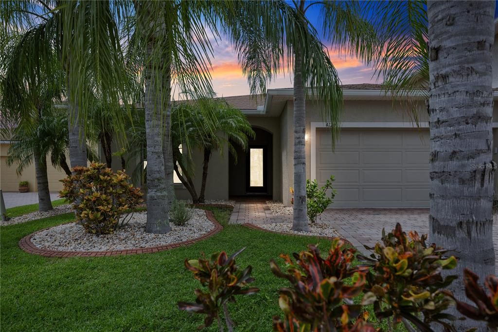 For Sale: $879,000 (3 beds, 3 baths, 2968 Square Feet)