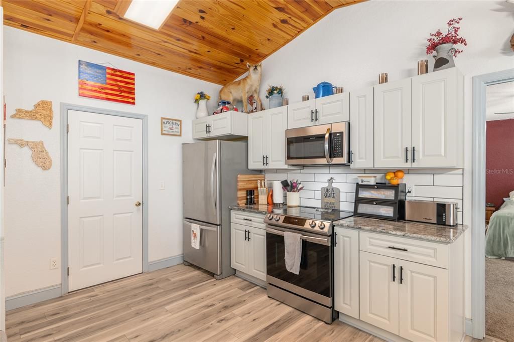 For Sale: $389,900 (3 beds, 2 baths, 1362 Square Feet)