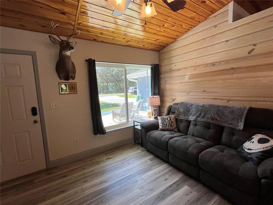 For Sale: $389,900 (3 beds, 2 baths, 1362 Square Feet)