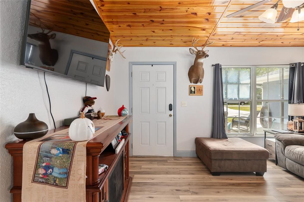 For Sale: $389,900 (3 beds, 2 baths, 1362 Square Feet)