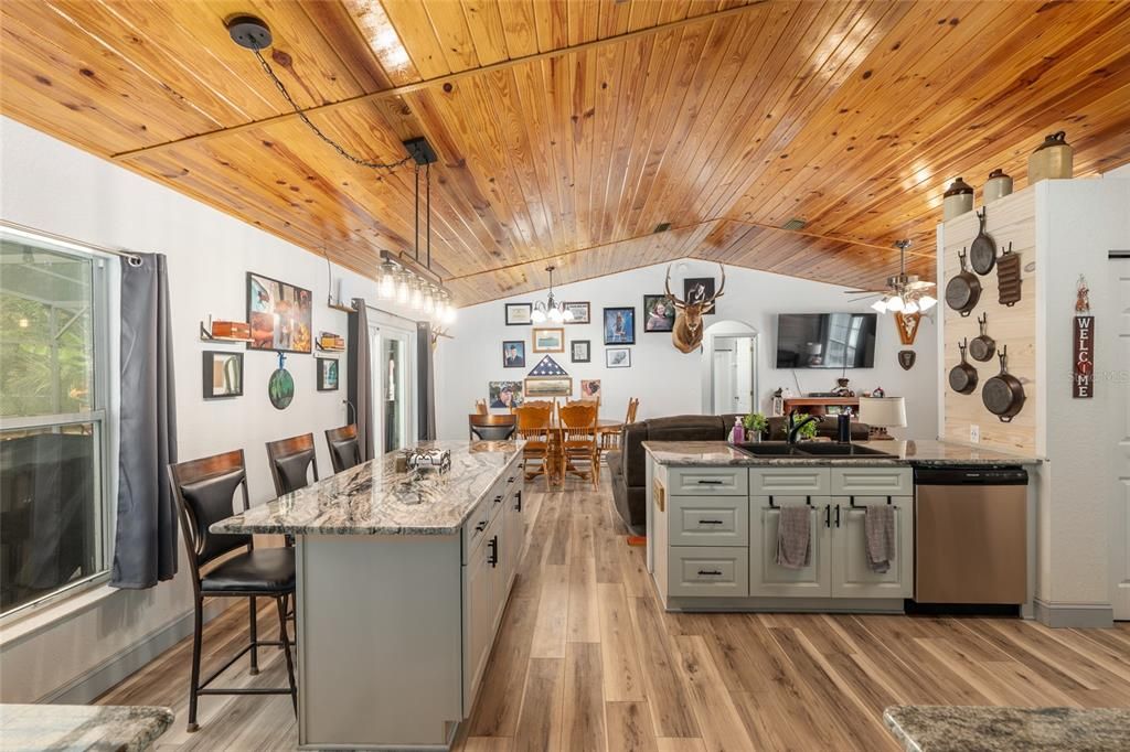 For Sale: $389,900 (3 beds, 2 baths, 1362 Square Feet)