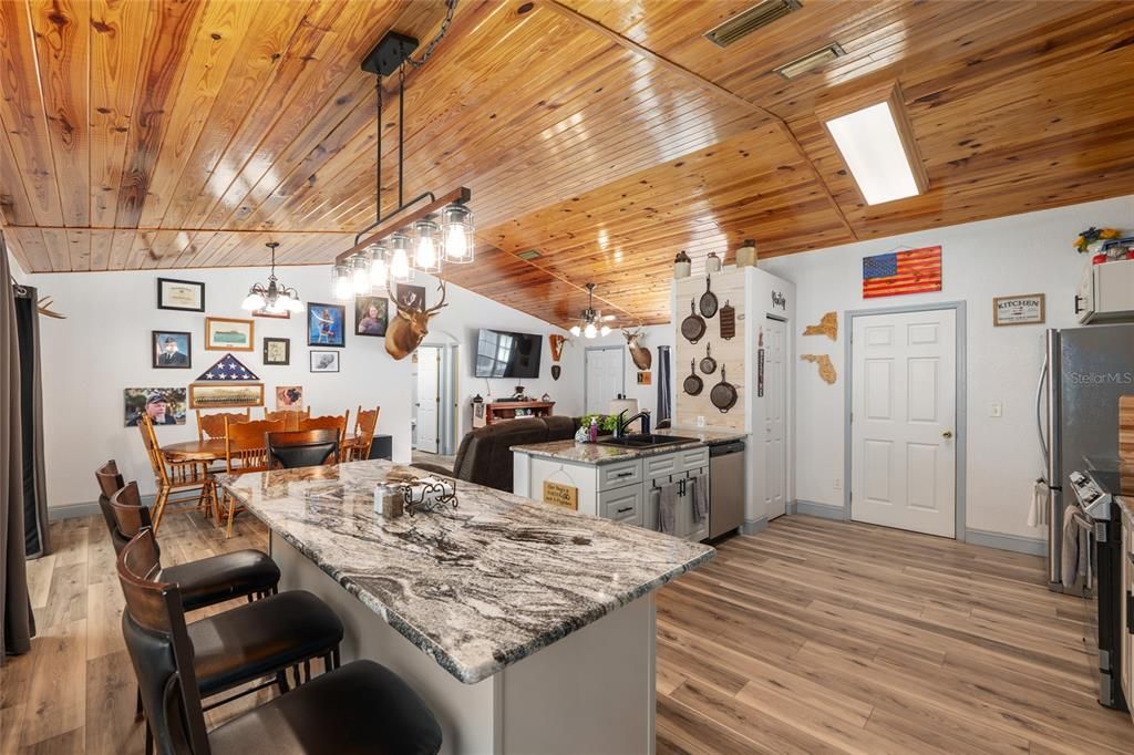 For Sale: $389,900 (3 beds, 2 baths, 1362 Square Feet)