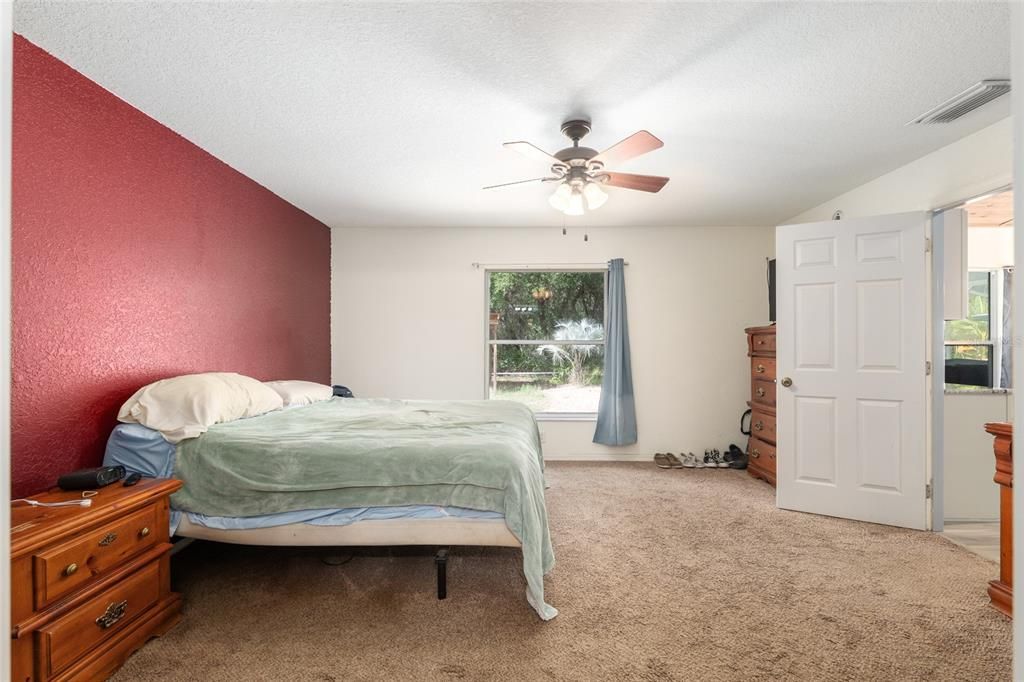 For Sale: $389,900 (3 beds, 2 baths, 1362 Square Feet)