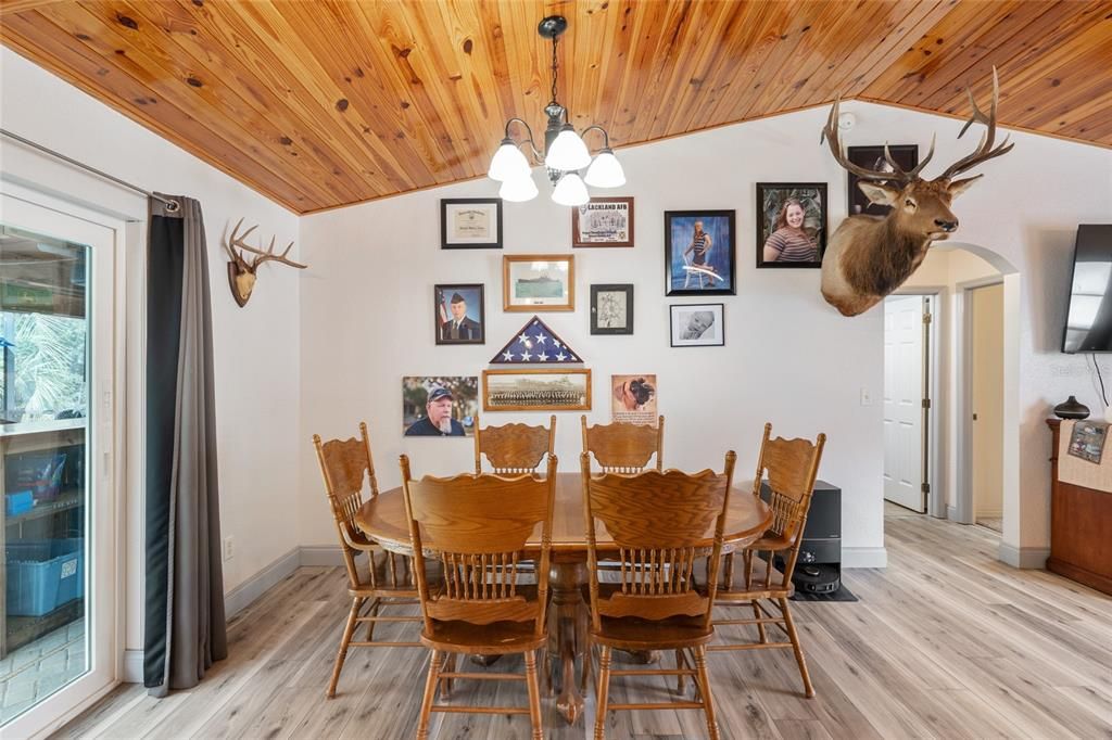 For Sale: $389,900 (3 beds, 2 baths, 1362 Square Feet)