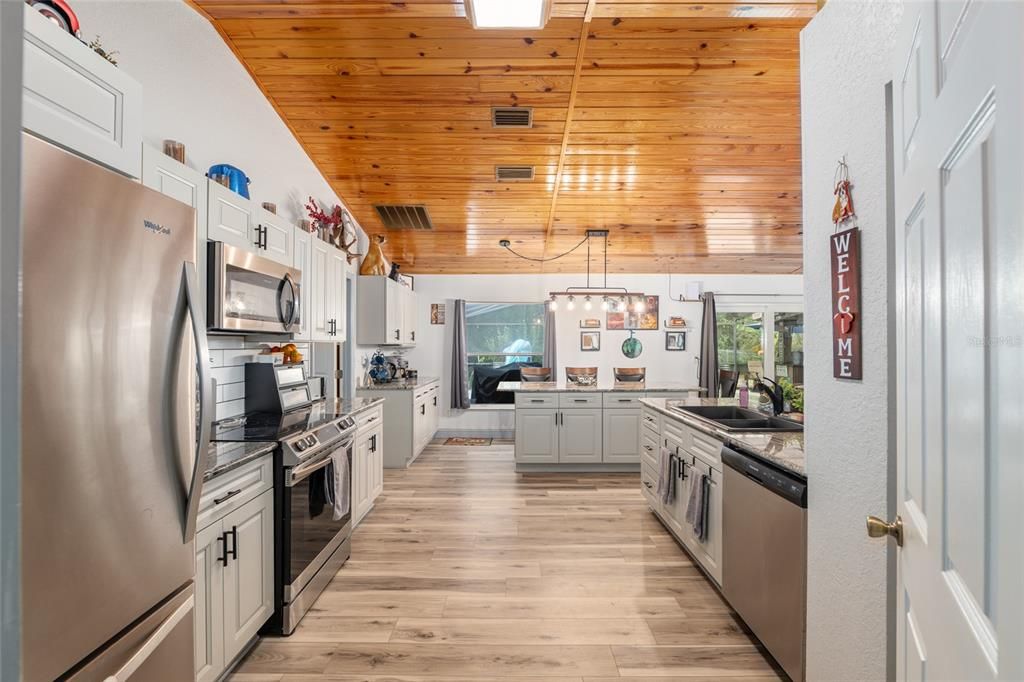 For Sale: $389,900 (3 beds, 2 baths, 1362 Square Feet)