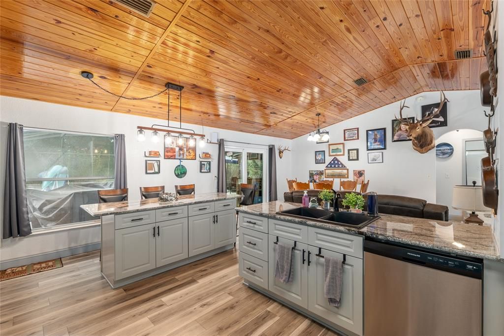 For Sale: $389,900 (3 beds, 2 baths, 1362 Square Feet)