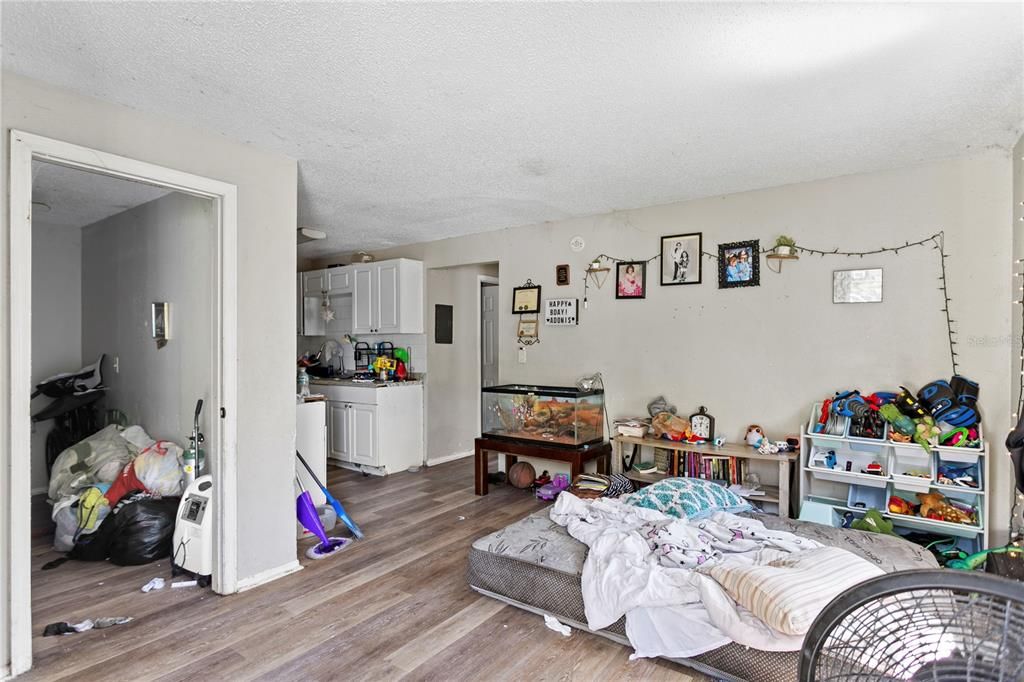 For Sale: $499,000 (6 beds, 0 baths, 1320 Square Feet)