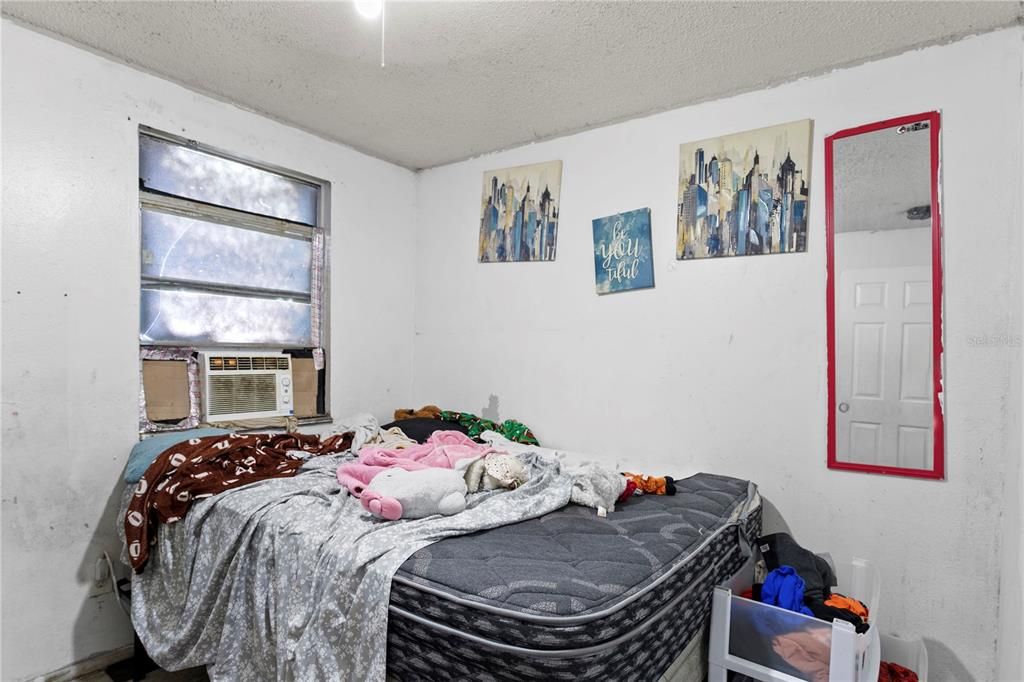 For Sale: $499,000 (6 beds, 0 baths, 1320 Square Feet)