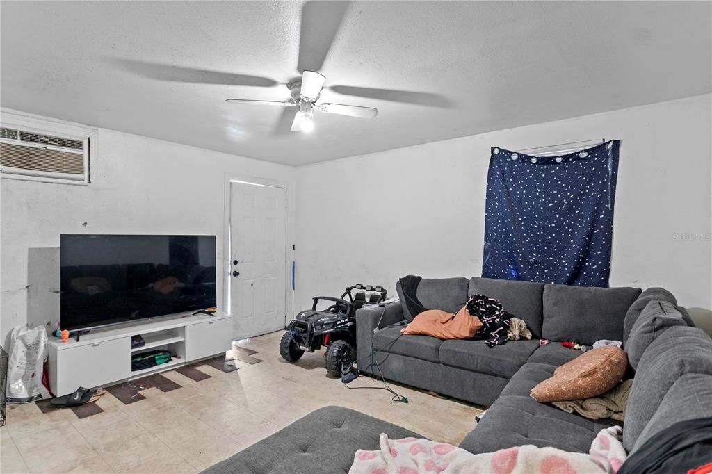 For Sale: $499,000 (6 beds, 0 baths, 1320 Square Feet)