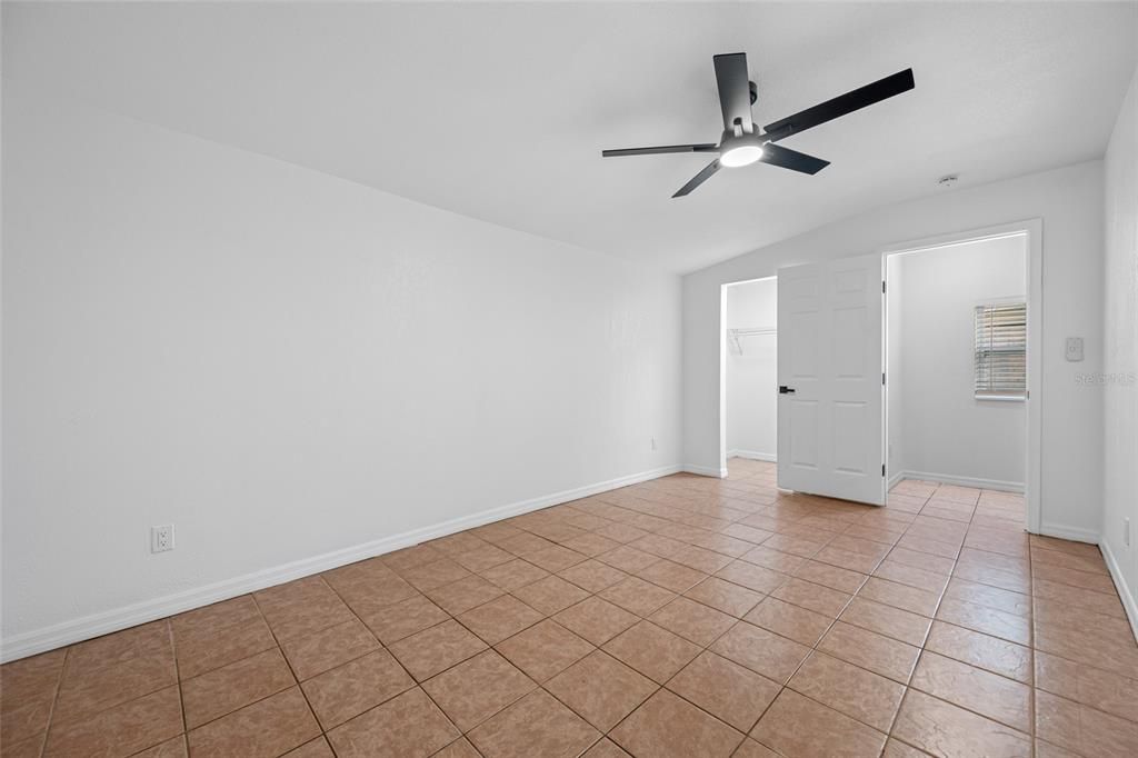 En Venta: $369,000 (4 camas, 2 baños, 1935 Pies cuadrados)