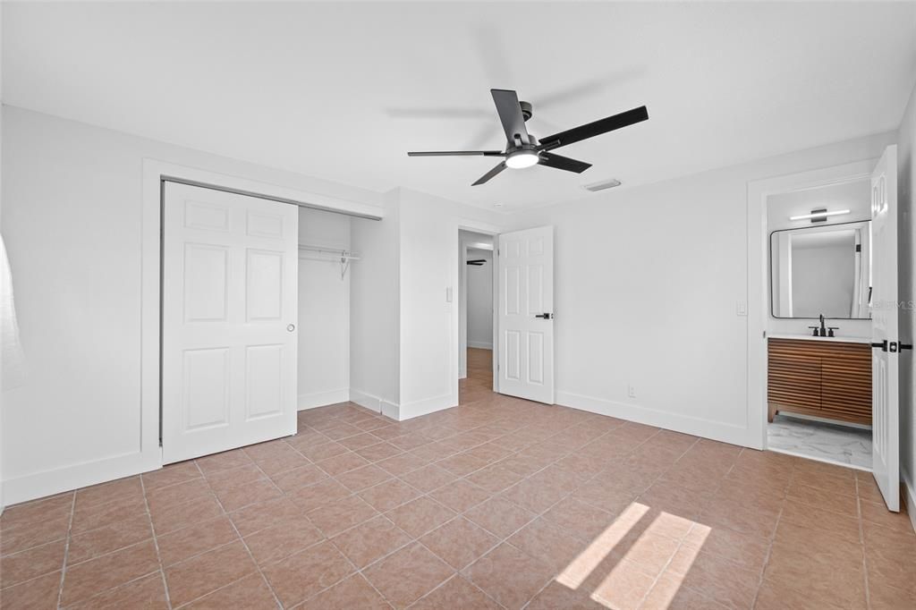 En Venta: $369,000 (4 camas, 2 baños, 1935 Pies cuadrados)