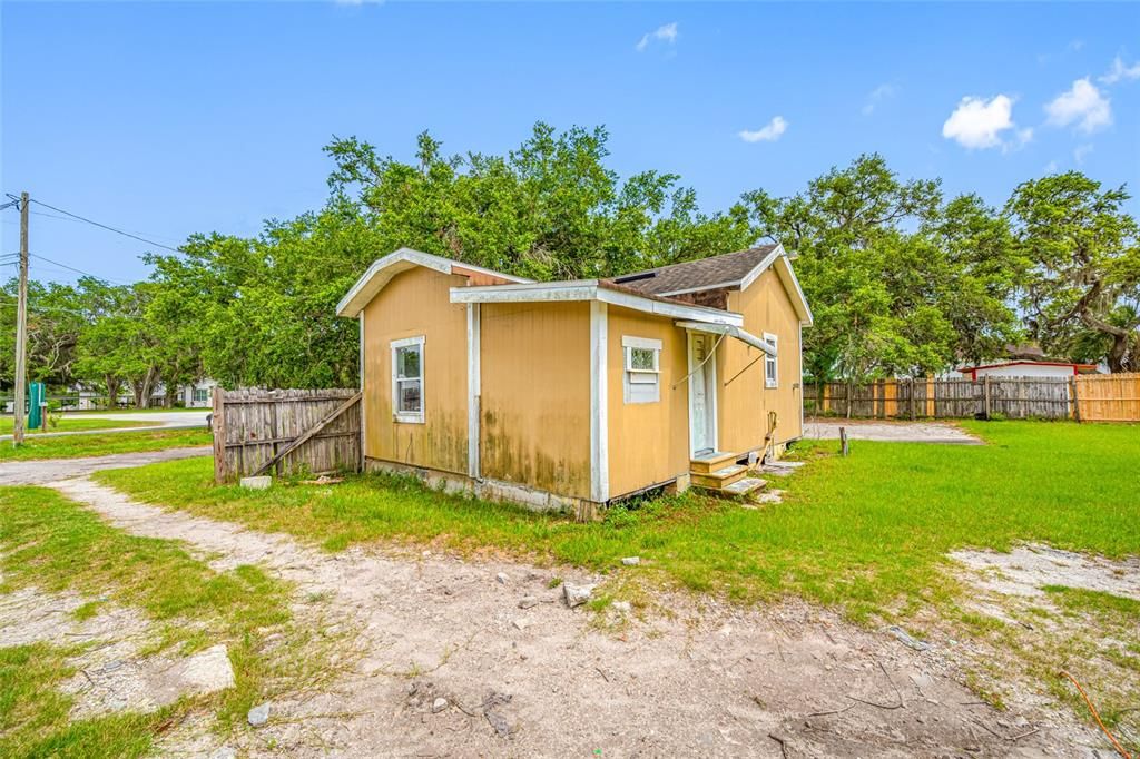 En Venta: $369,000 (4 camas, 2 baños, 1935 Pies cuadrados)