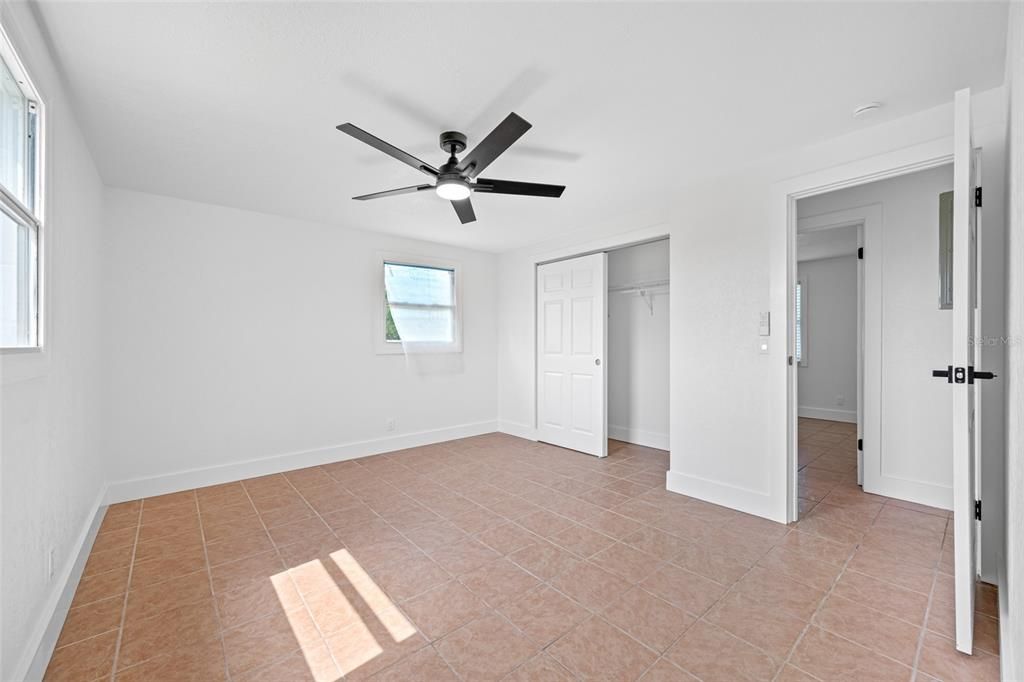 En Venta: $369,000 (4 camas, 2 baños, 1935 Pies cuadrados)