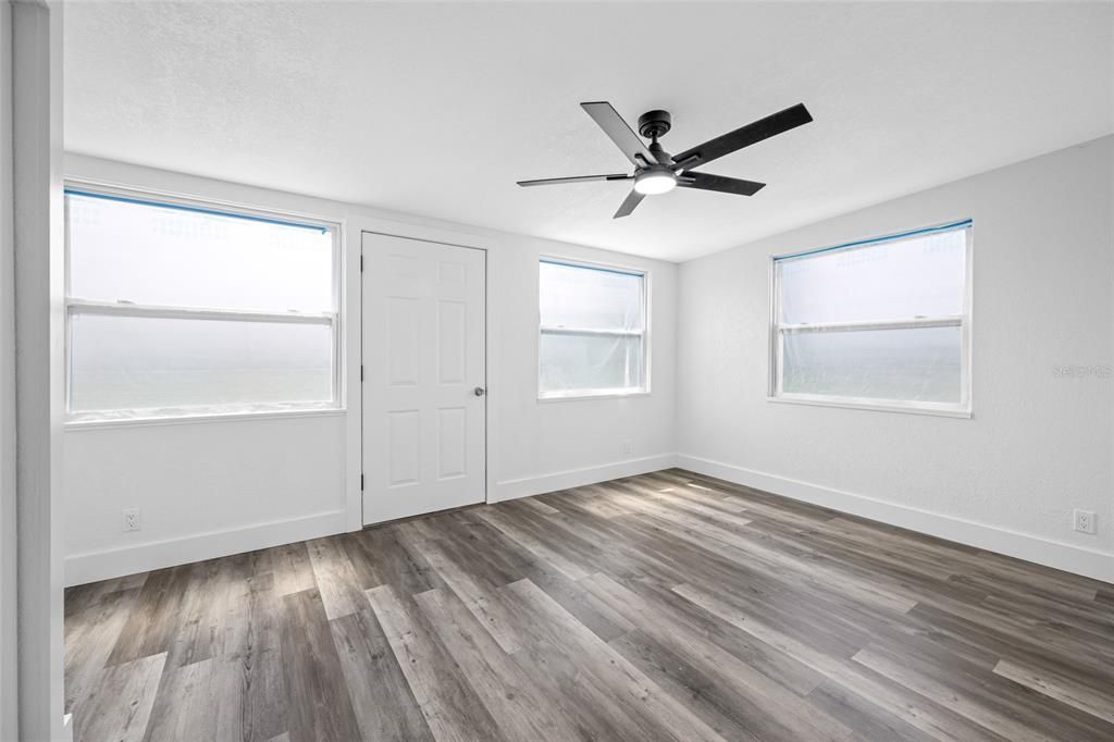 En Venta: $369,000 (4 camas, 2 baños, 1935 Pies cuadrados)