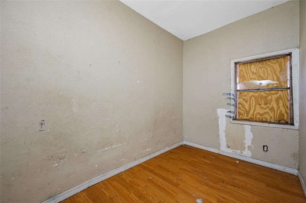 En Venta: $369,000 (4 camas, 2 baños, 1935 Pies cuadrados)