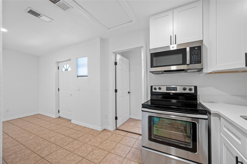 En Venta: $369,000 (4 camas, 2 baños, 1935 Pies cuadrados)