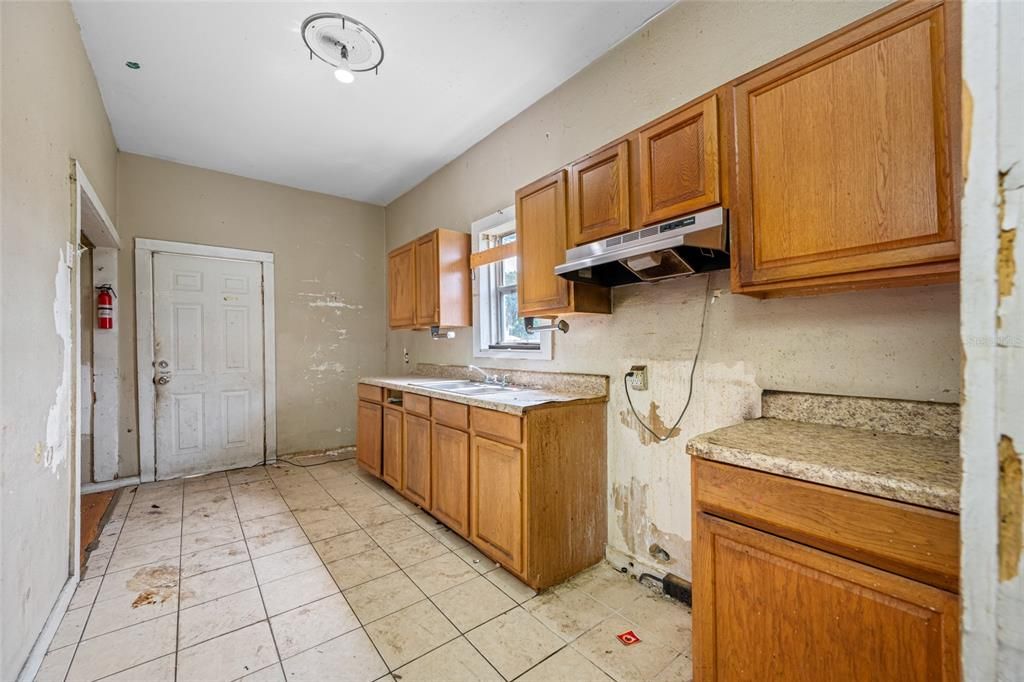 En Venta: $369,000 (4 camas, 2 baños, 1935 Pies cuadrados)