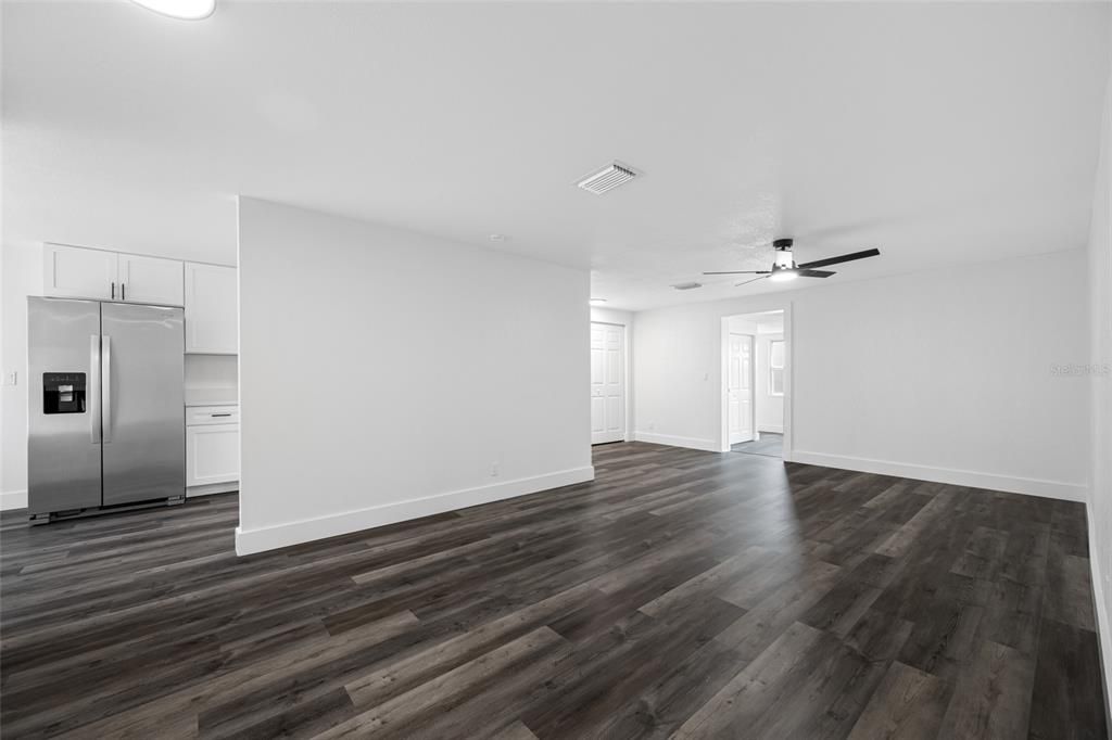 En Venta: $369,000 (4 camas, 2 baños, 1935 Pies cuadrados)