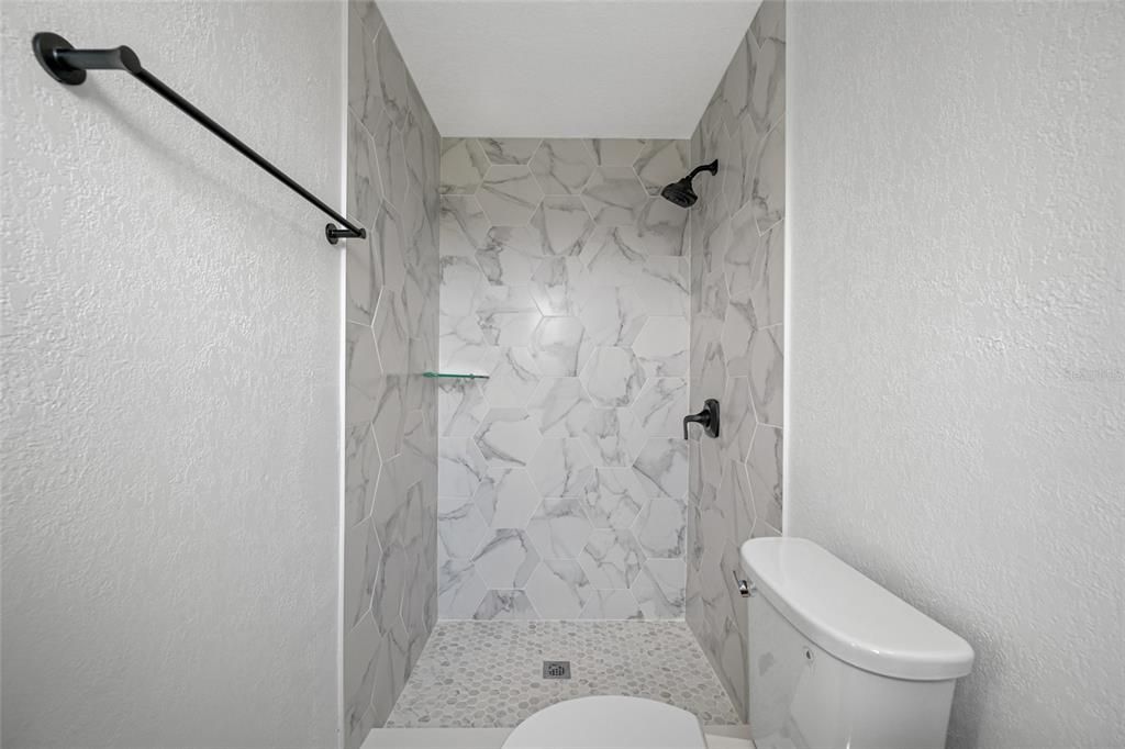 En Venta: $369,000 (4 camas, 2 baños, 1935 Pies cuadrados)