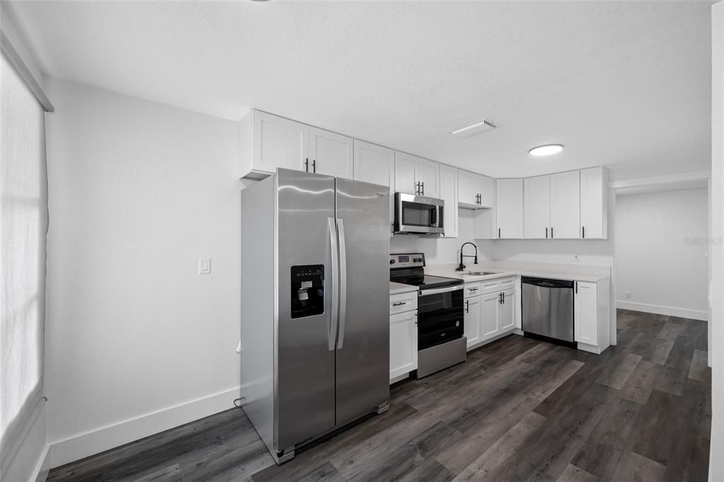 En Venta: $369,000 (4 camas, 2 baños, 1935 Pies cuadrados)