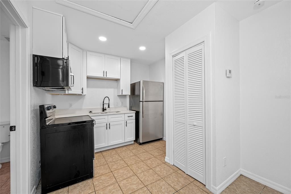 En Venta: $369,000 (4 camas, 2 baños, 1935 Pies cuadrados)