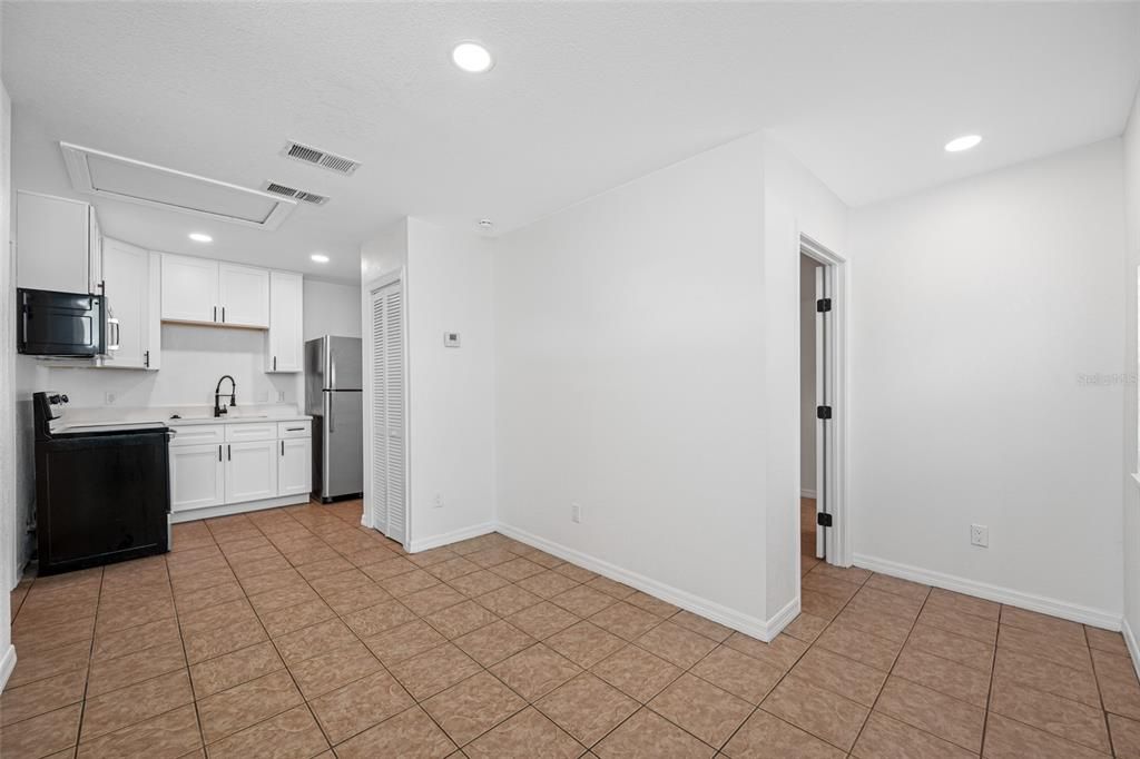 En Venta: $369,000 (4 camas, 2 baños, 1935 Pies cuadrados)