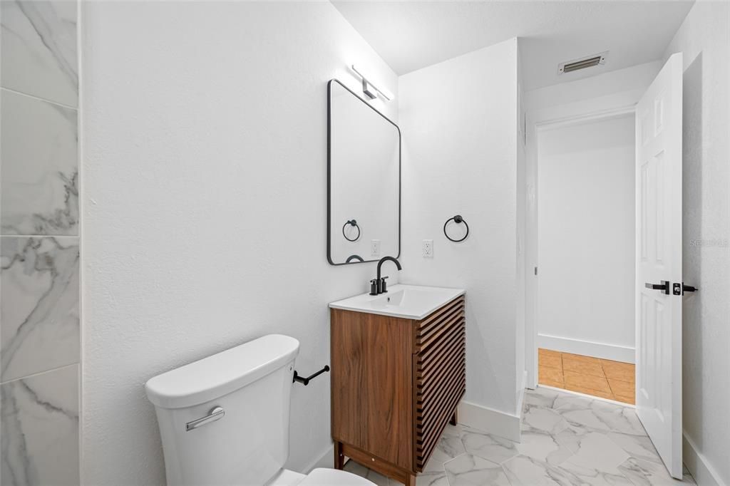 En Venta: $369,000 (4 camas, 2 baños, 1935 Pies cuadrados)