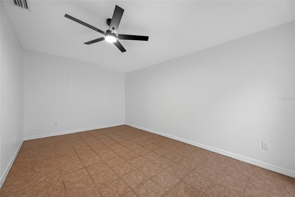 En Venta: $369,000 (4 camas, 2 baños, 1935 Pies cuadrados)