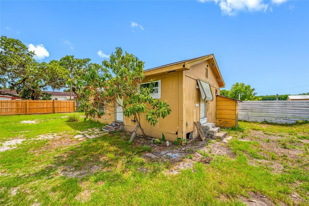 En Venta: $369,000 (4 camas, 2 baños, 1935 Pies cuadrados)