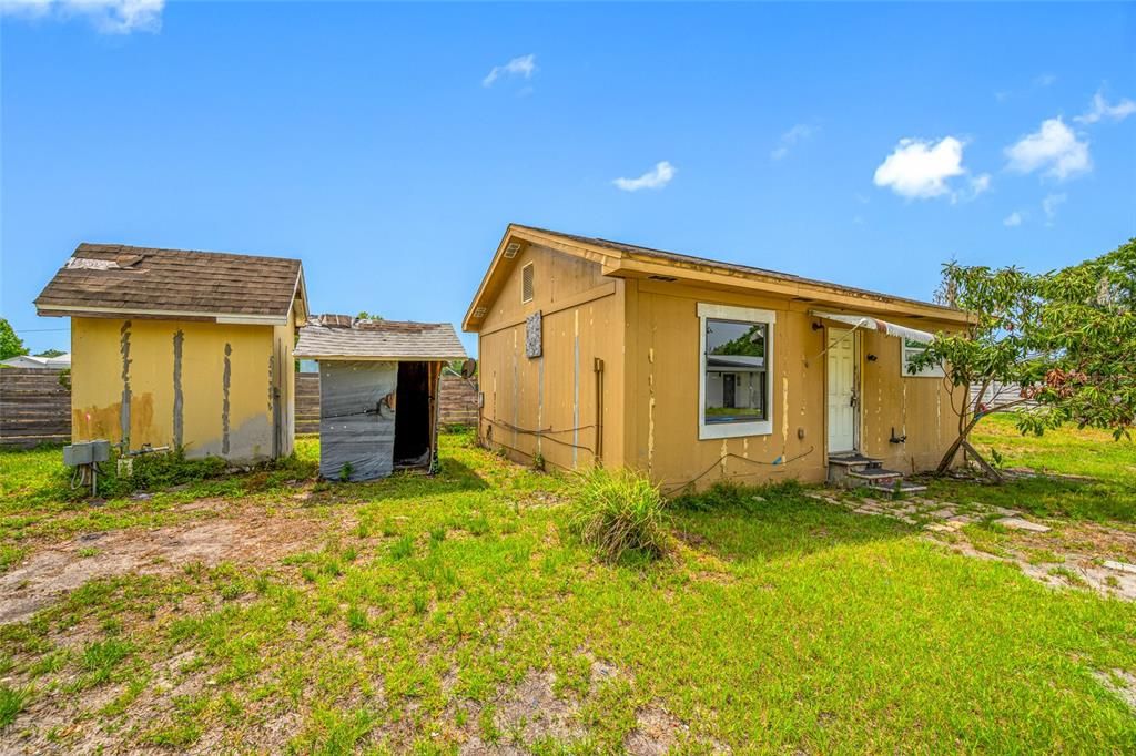 En Venta: $369,000 (4 camas, 2 baños, 1935 Pies cuadrados)