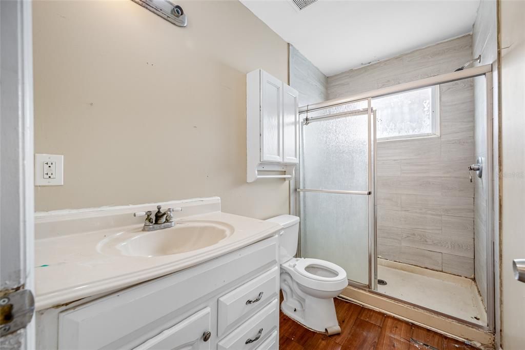 En Venta: $369,000 (4 camas, 2 baños, 1935 Pies cuadrados)