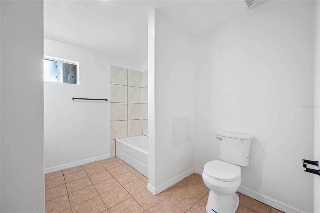 En Venta: $369,000 (4 camas, 2 baños, 1935 Pies cuadrados)