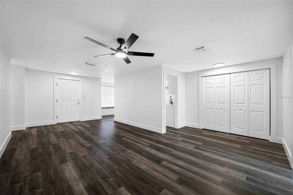 En Venta: $369,000 (4 camas, 2 baños, 1935 Pies cuadrados)