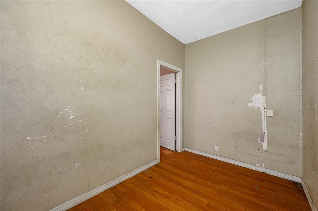 En Venta: $369,000 (4 camas, 2 baños, 1935 Pies cuadrados)