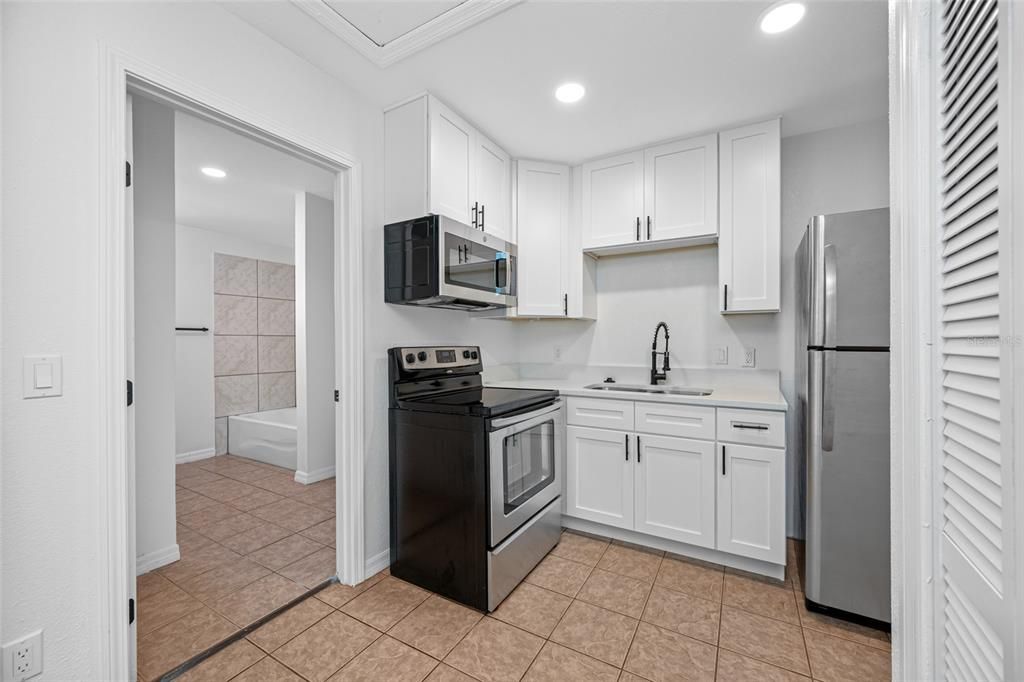 En Venta: $369,000 (4 camas, 2 baños, 1935 Pies cuadrados)