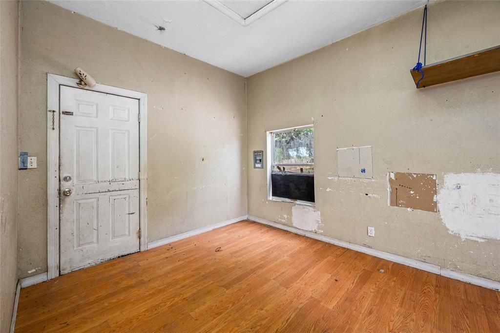 En Venta: $369,000 (4 camas, 2 baños, 1935 Pies cuadrados)